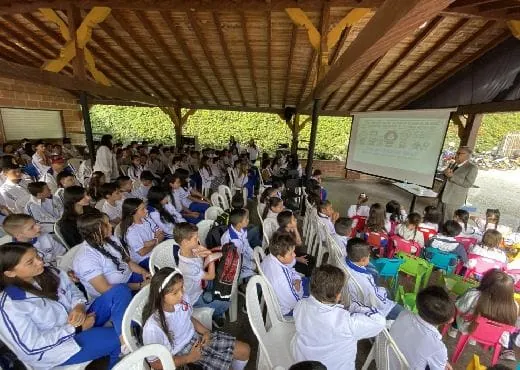 Docentes y estudiantes del Colegio Anglo Español